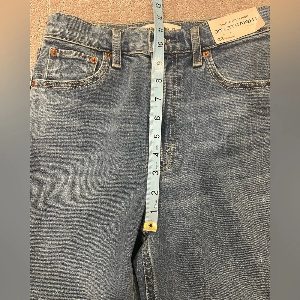 NWT Abercrombie & Fitch 90’s Straight Ultra High Rise, Med Raw Hem, 26 Regular